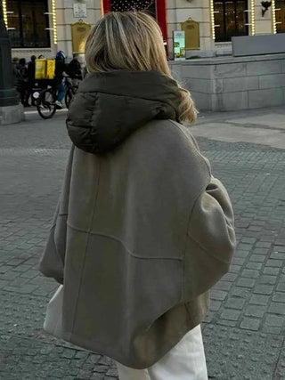 Stylowa kurtka damska z kapturem o swobodnym kroju oversize
