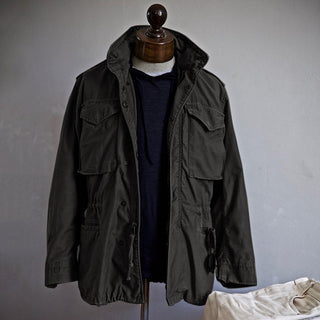 Stylowa kurtka field jacket męska z funkcjonalnymi kieszeniami