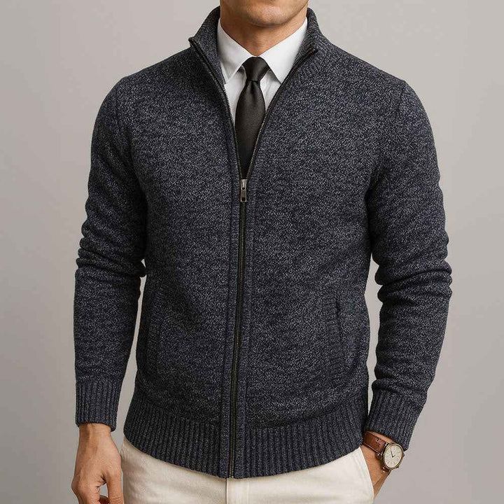 Elegancki sweter męski z zamkiem i wysoką stójką na co dzień