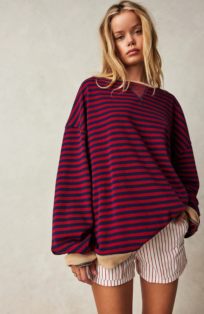 Wyrazisty sweter damski w paski o luźnej sylwetce oversize