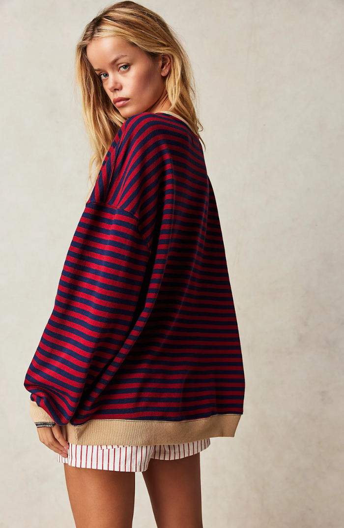 Wyrazisty sweter damski w paski o luźnej sylwetce oversize