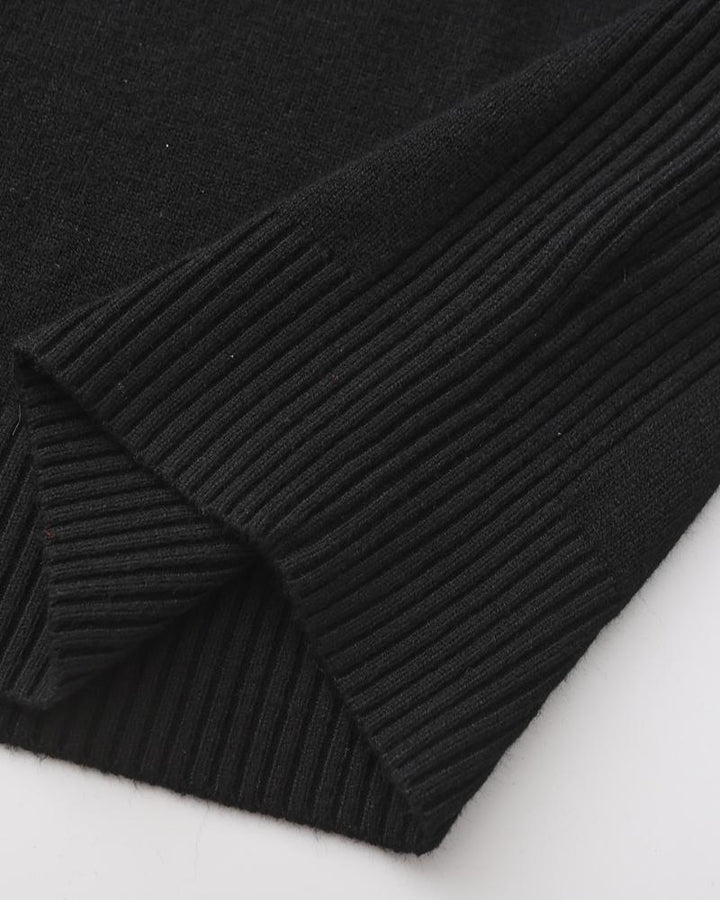 Stylowy sweter męski z golfem o smukłej linii i wysokim kołnierzu
