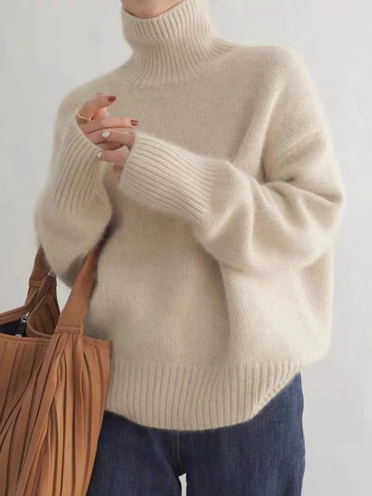 Efektowny Sweter Damski z Golfem i Luźną Formą