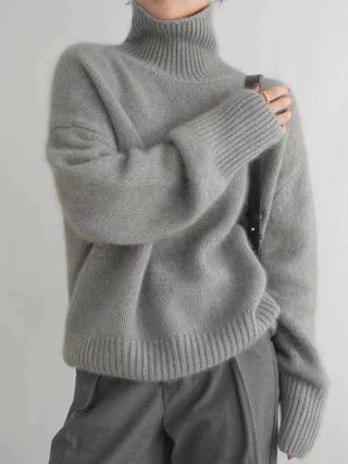 Efektowny Sweter Damski z Golfem i Luźną Formą