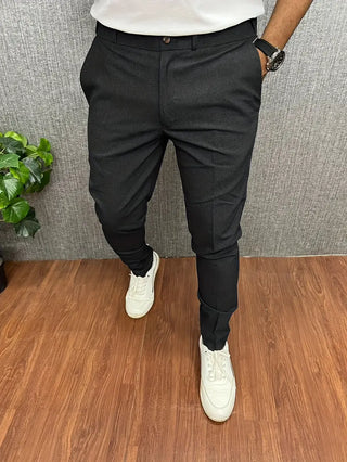 Stylowe spodnie męskie zwężane o eleganckim kroju slim fit