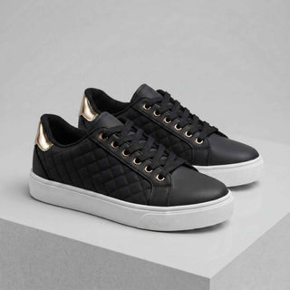Wygodne Sneakersy Damskie z Pikowaniem i Metaliczną Wstawką na Pięcie